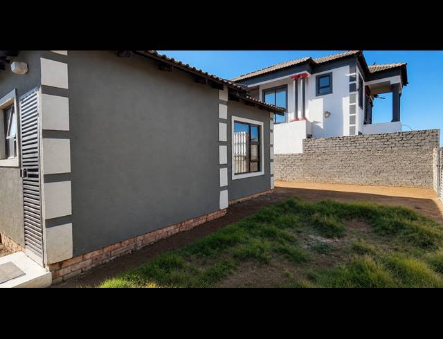 2 BEDROOM FREEHOLD FOR SALE IN VANDERBIJLPARK CE 4